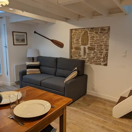 Holiday home Maisonnette Plein Centre Bourg